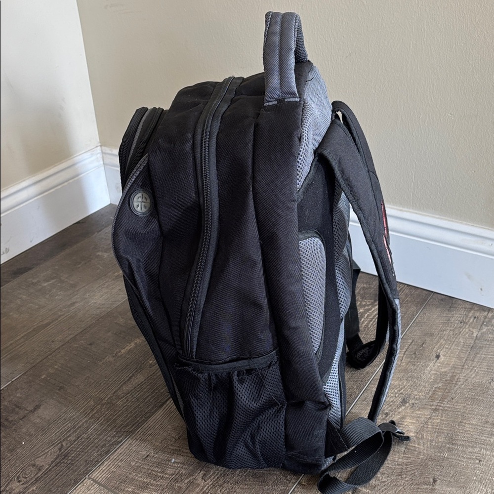 Heys' versatile Backpack - Picture 5 of 17